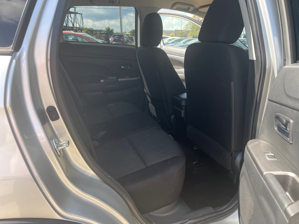 2021 Mitsubishi Outlander Image 34