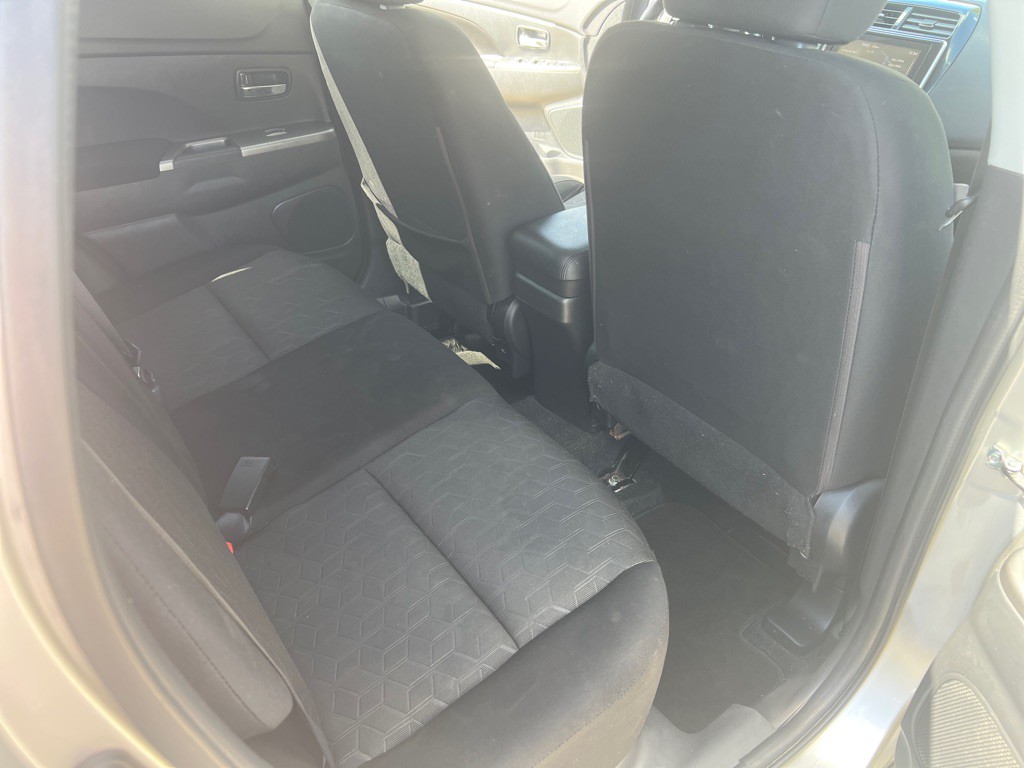 2021 Mitsubishi Outlander Image 35