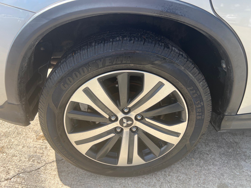 2021 Mitsubishi Outlander Image 39