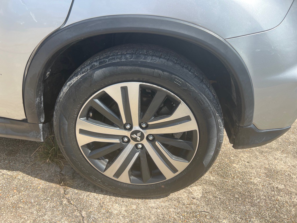 2021 Mitsubishi Outlander Image 41