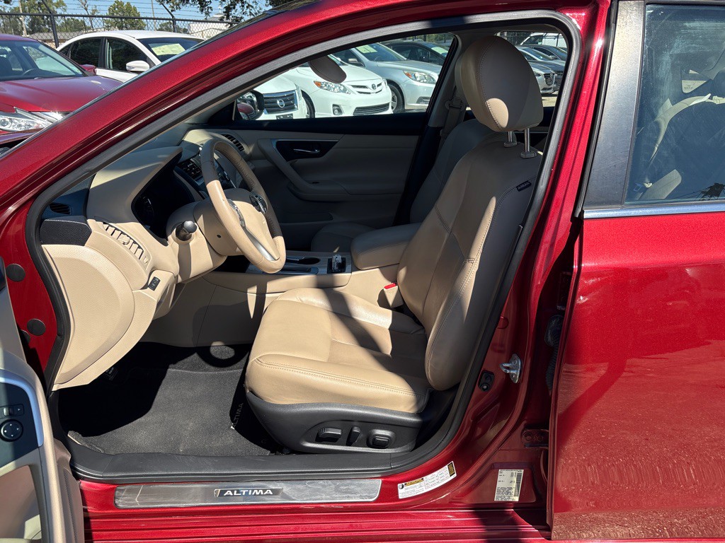 2016 Nissan Altima Image 9