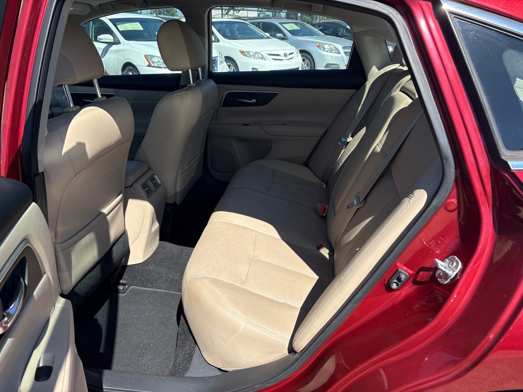 2016 Nissan Altima Image 17