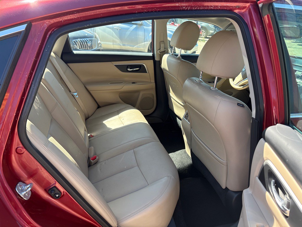 2016 Nissan Altima Image 23