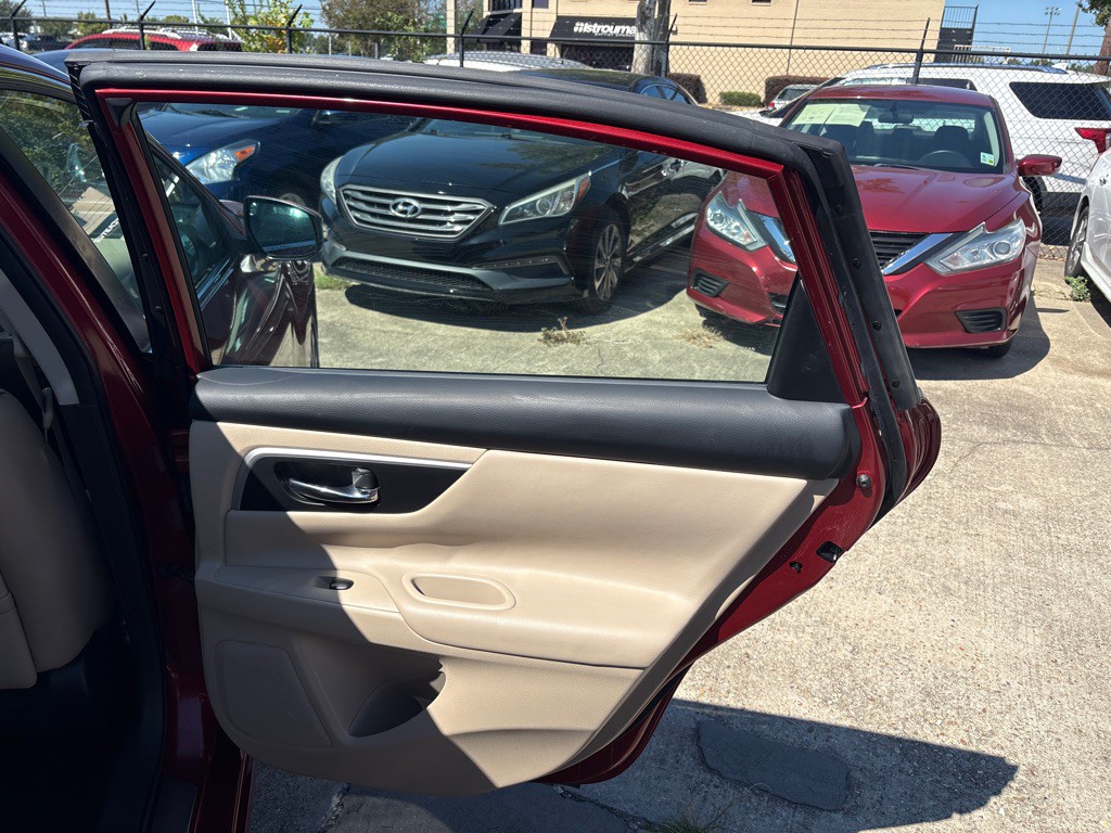 2016 Nissan Altima Image 24