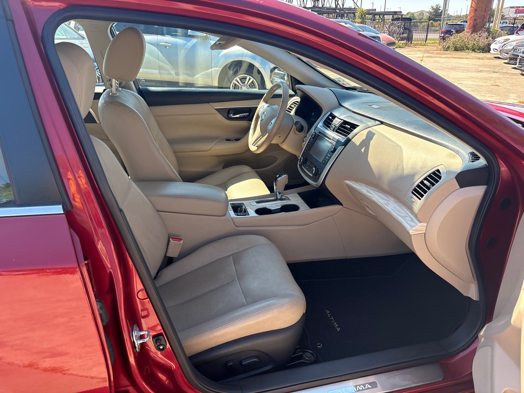 2016 Nissan Altima Image 26
