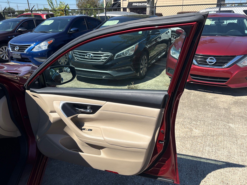 2016 Nissan Altima Image 28