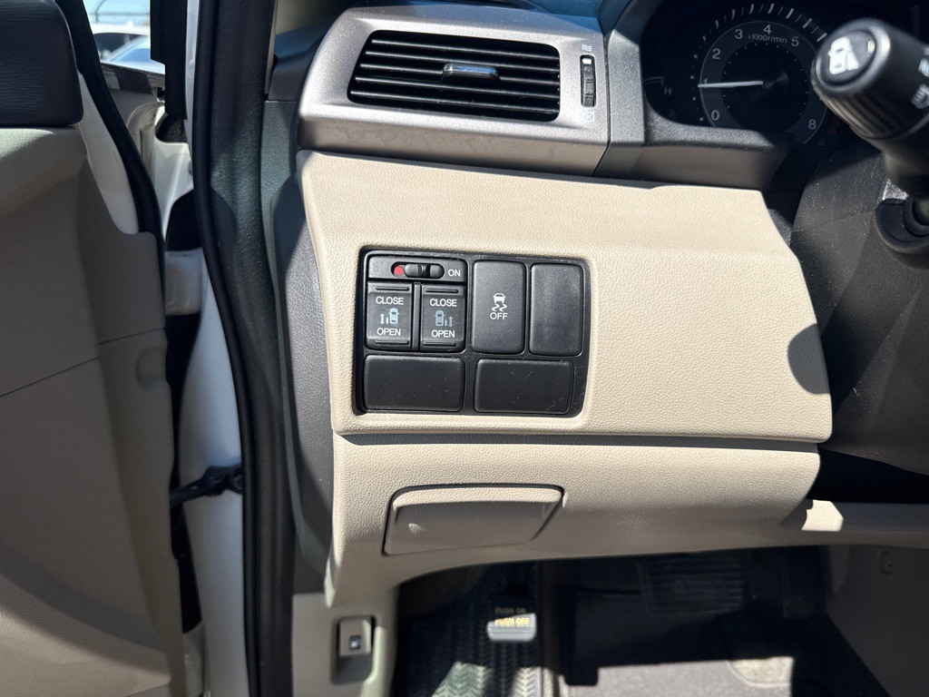 2015 Honda Odyssey Image 18