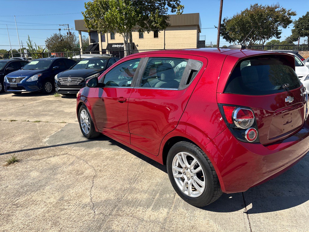 2015 Chevrolet Sonic Image 3