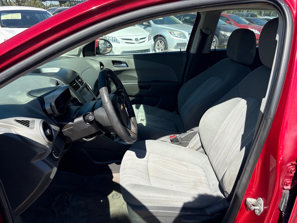 2015 Chevrolet Sonic Image 9
