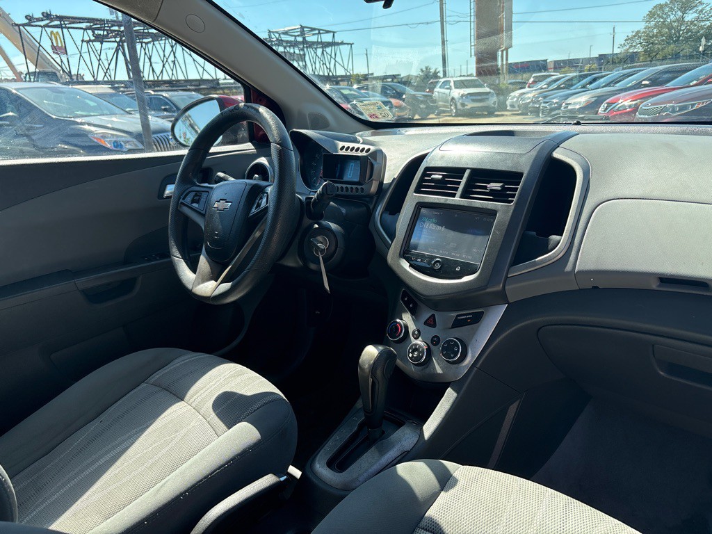 2015 Chevrolet Sonic Image 24