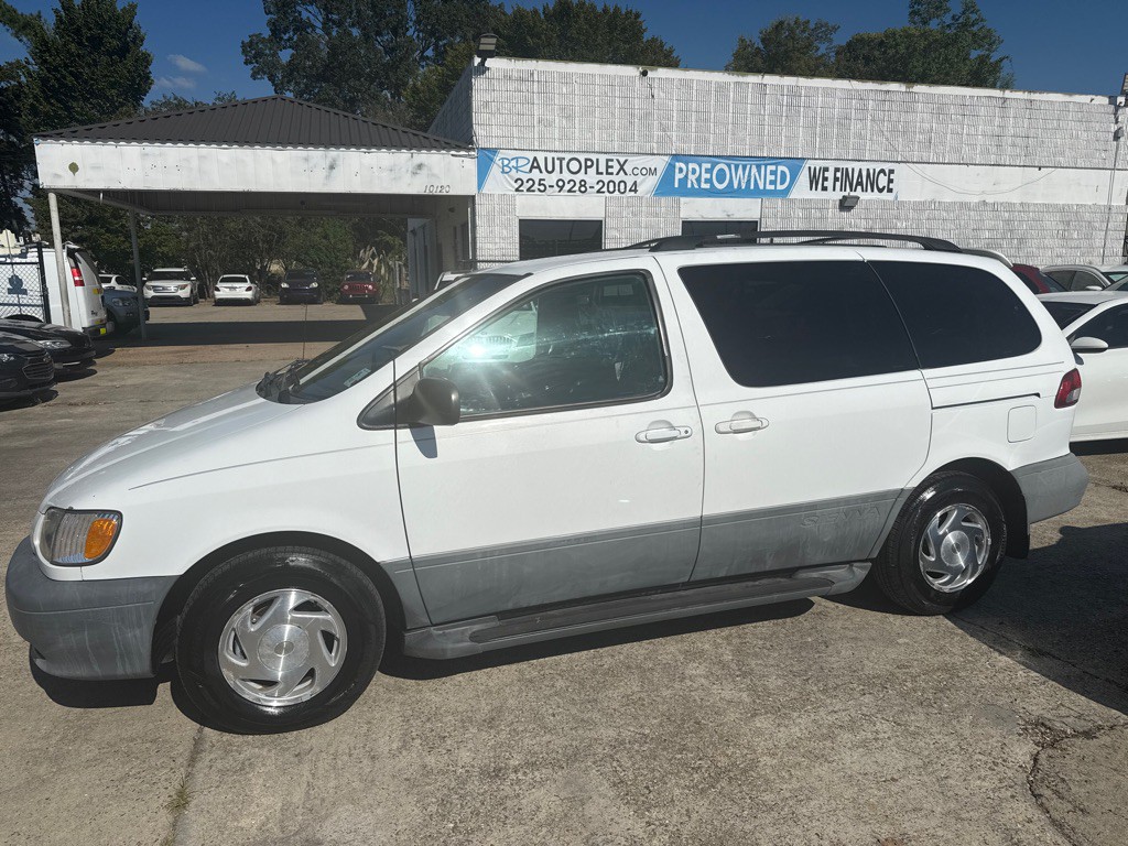 2002 Toyota Sienna Image 1