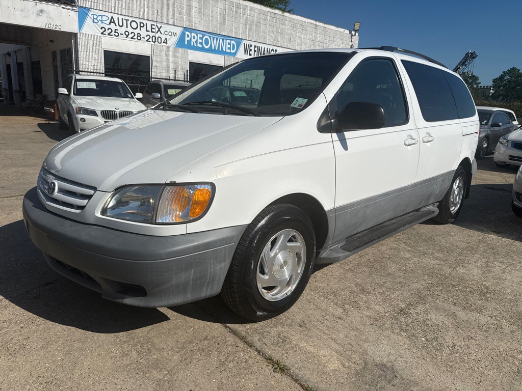 2002 Toyota Sienna Image 2
