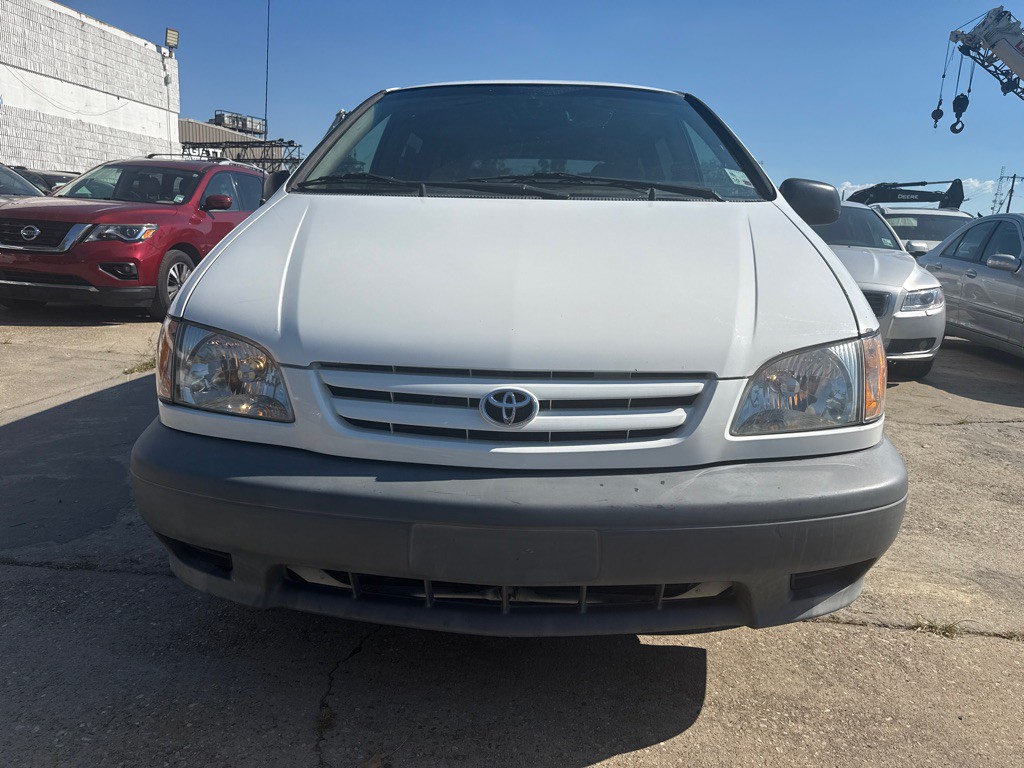 2002 Toyota Sienna Image 3