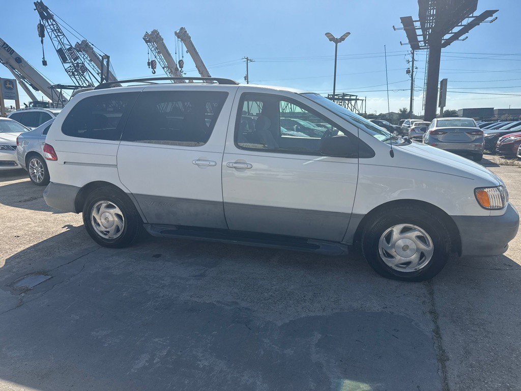2002 Toyota Sienna Image 5