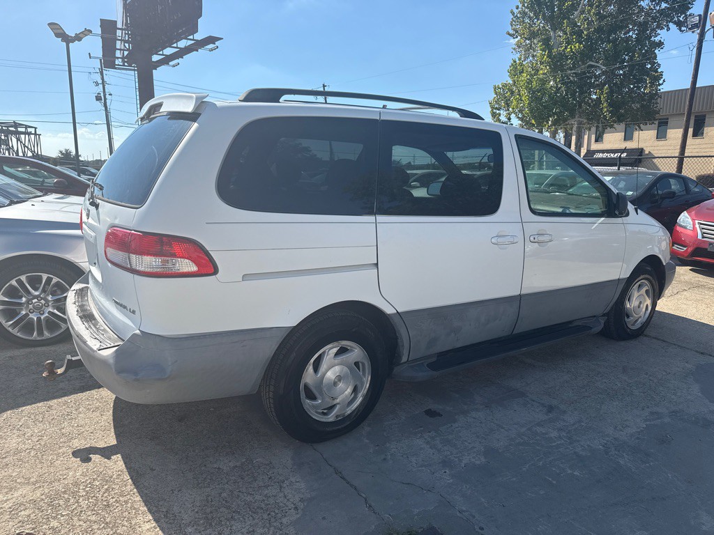 2002 Toyota Sienna Image 6