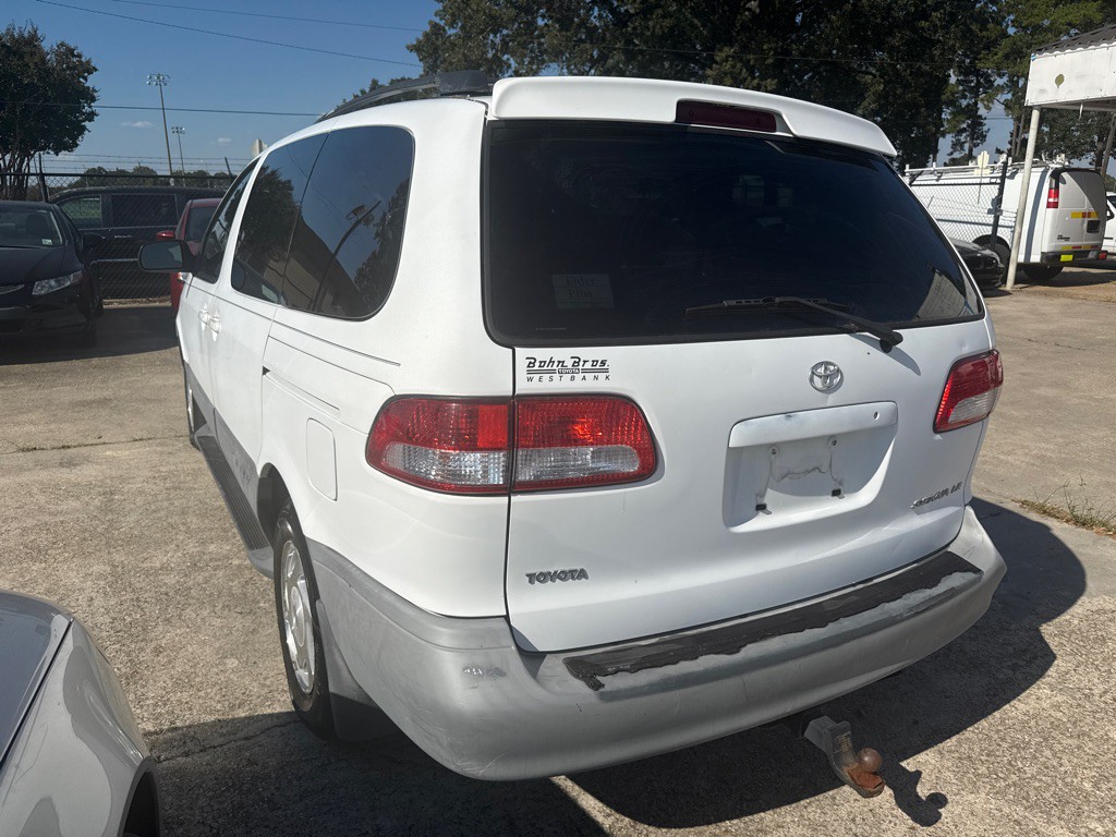 2002 Toyota Sienna Image 8
