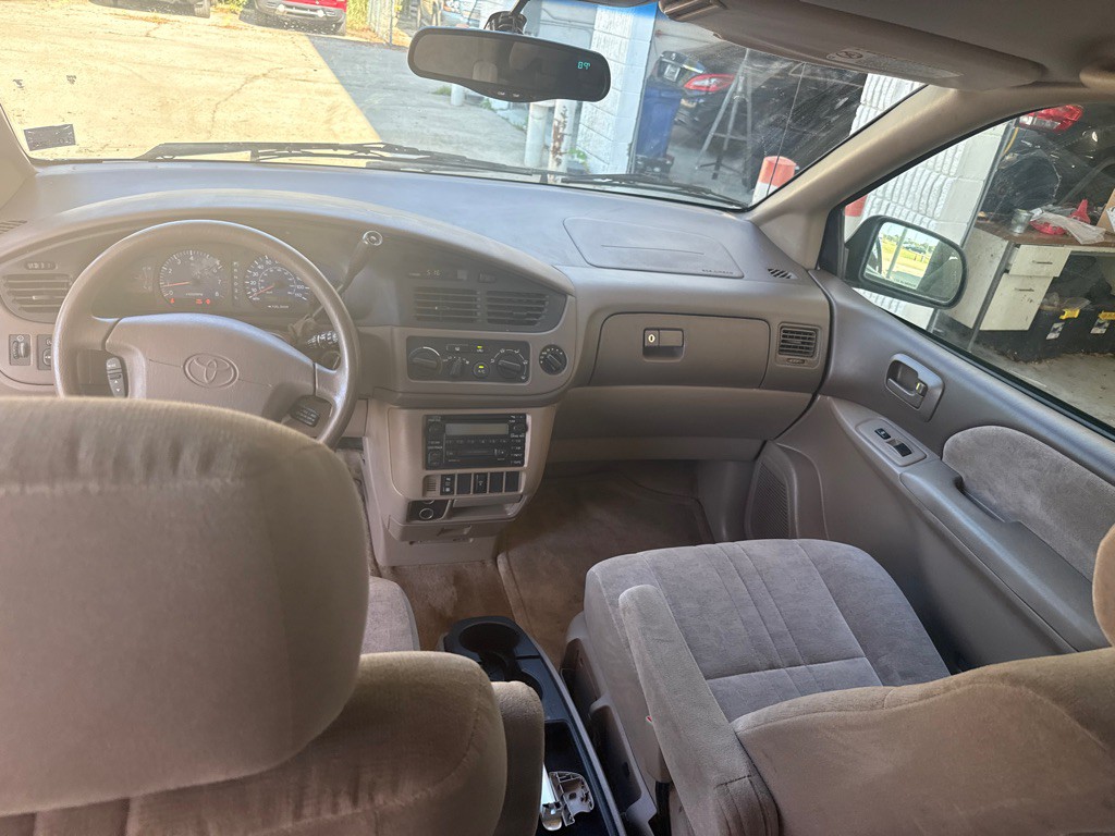 2002 Toyota Sienna Image 12