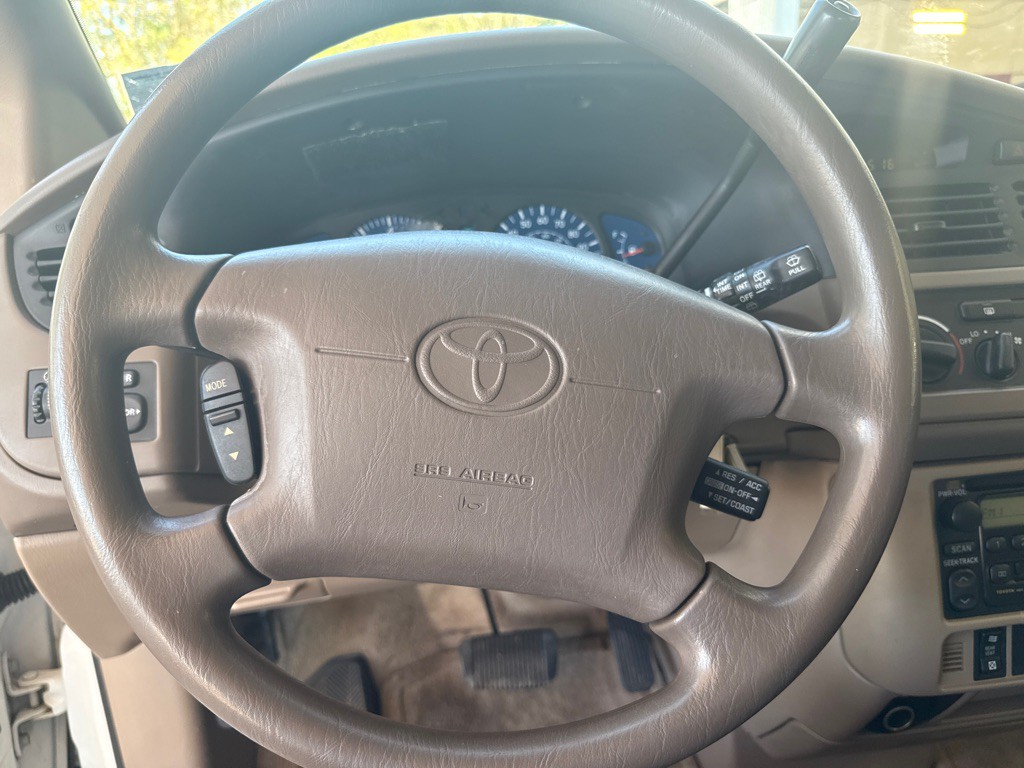 2002 Toyota Sienna Image 15