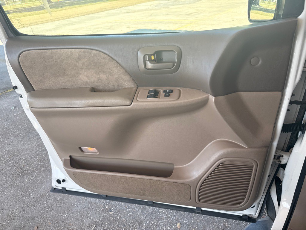 2002 Toyota Sienna Image 17