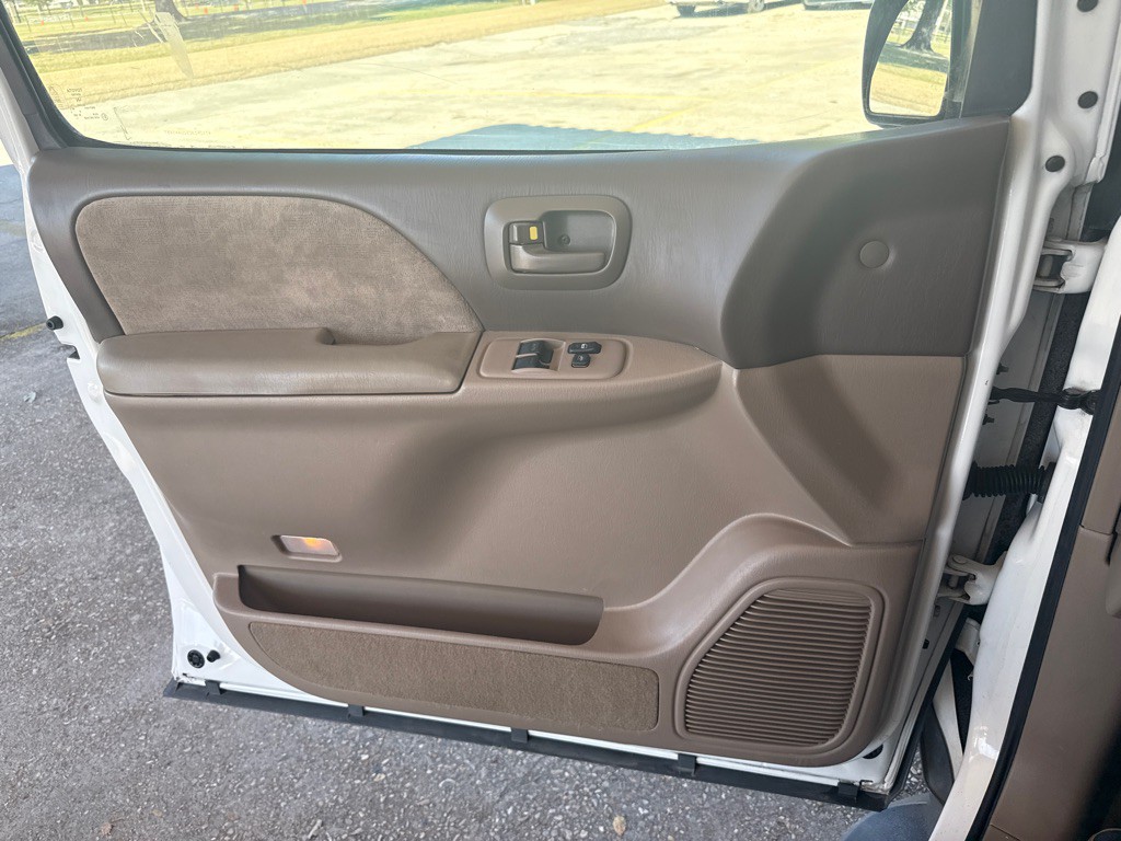 2002 Toyota Sienna Image 18