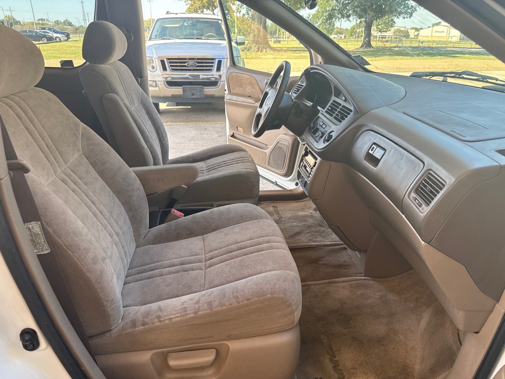 2002 Toyota Sienna Image 21