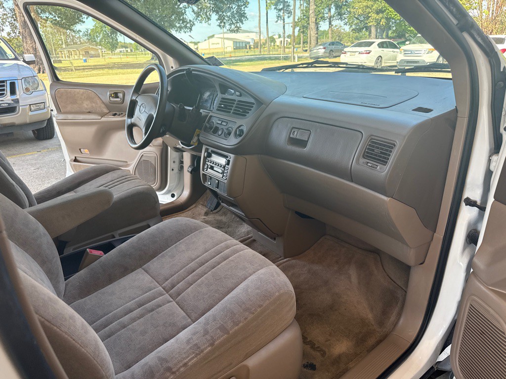 2002 Toyota Sienna Image 22