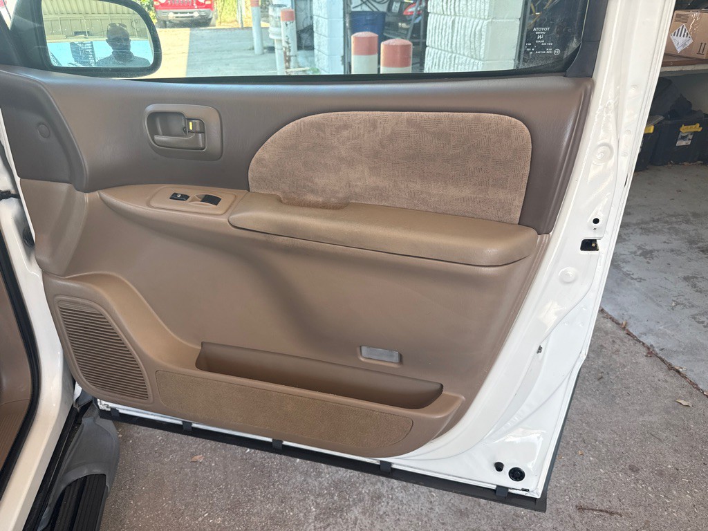 2002 Toyota Sienna Image 23