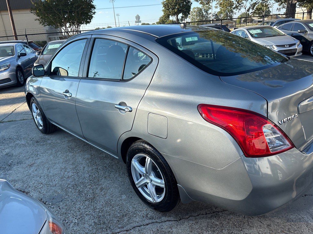 2012 Nissan Versa Image 3