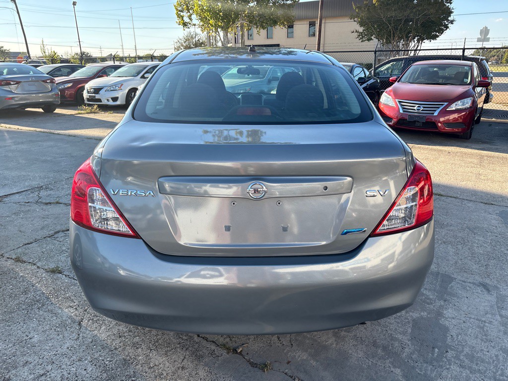2012 Nissan Versa Image 4