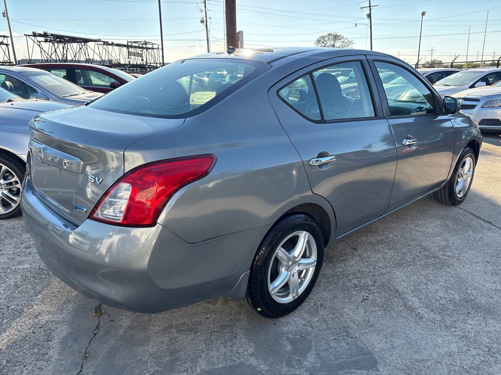 2012 Nissan Versa Image 5