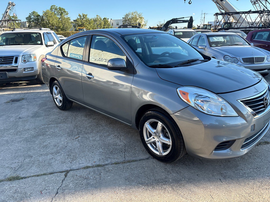 2012 Nissan Versa Image 7