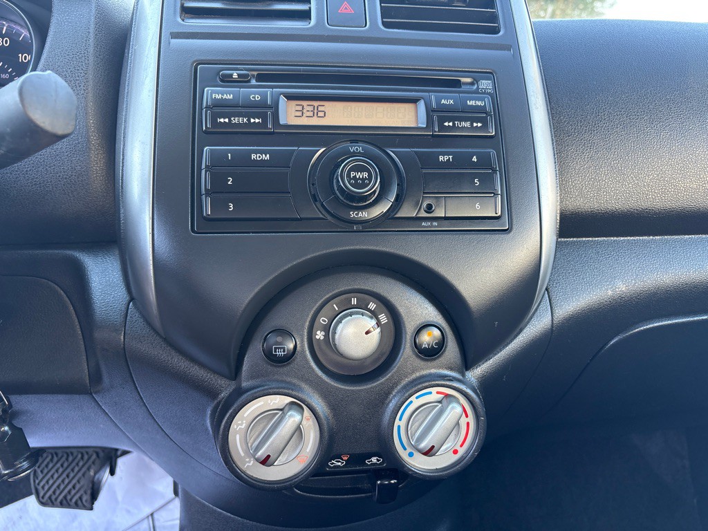 2012 Nissan Versa Image 11