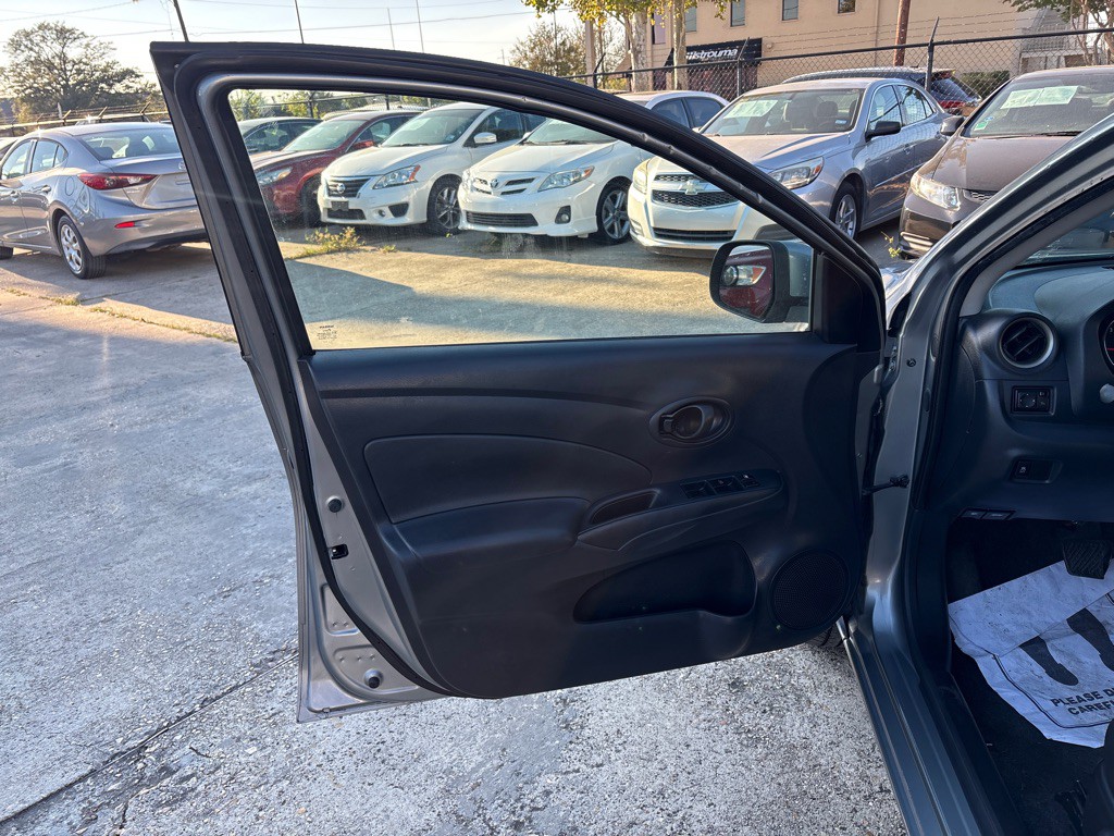 2012 Nissan Versa Image 13