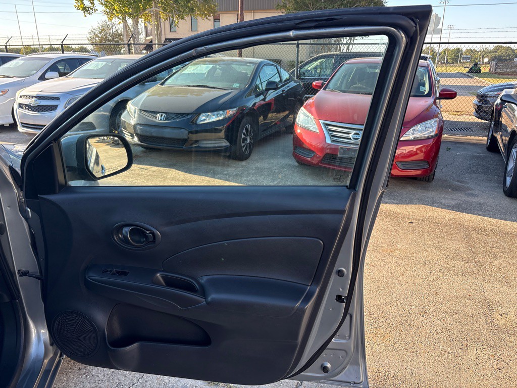 2012 Nissan Versa Image 24
