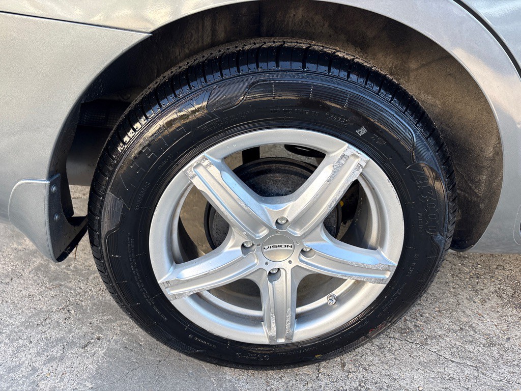 2012 Nissan Versa Image 28