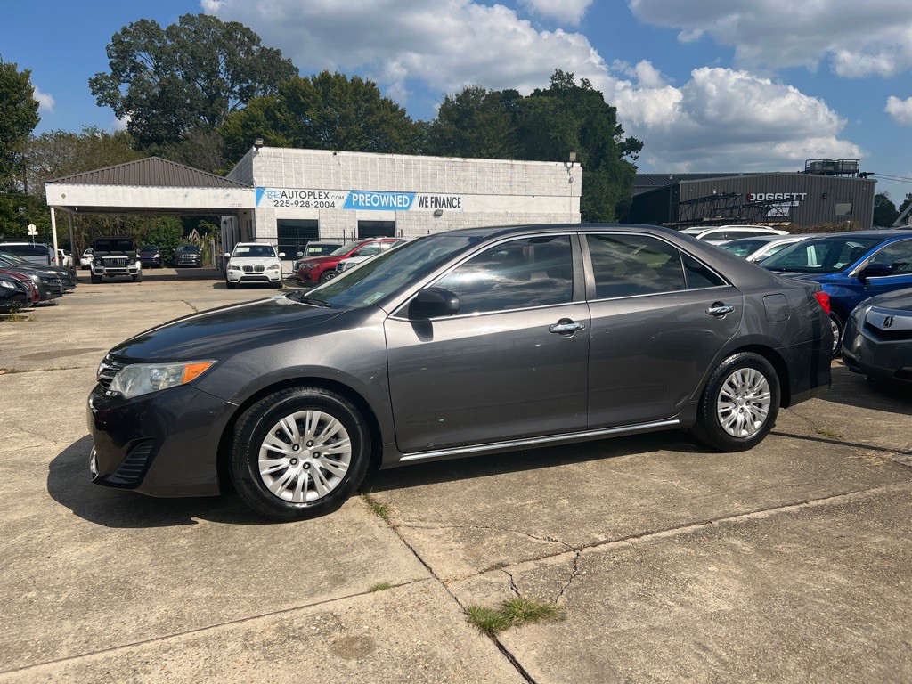 2013 Toyota Camry Image 2