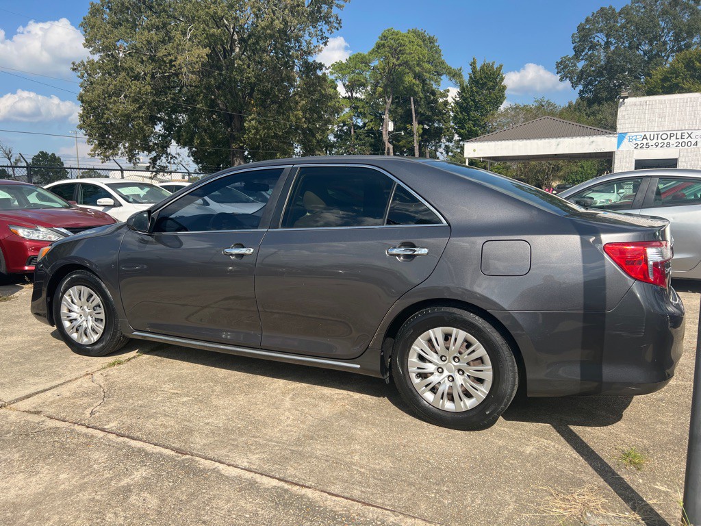 2013 Toyota Camry Image 11