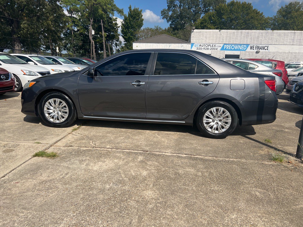 2013 Toyota Camry Image 12