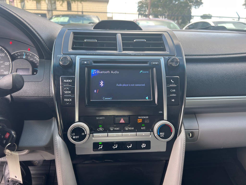 2013 Toyota Camry Image 17
