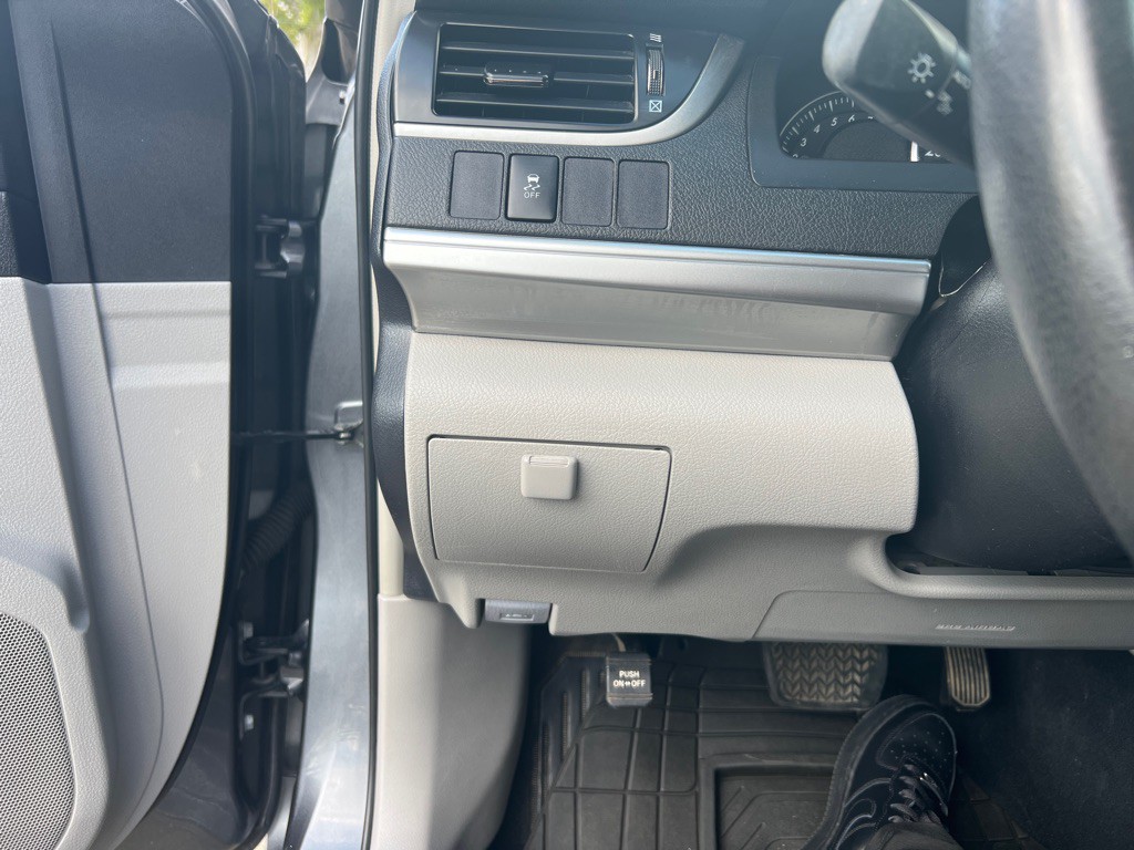 2013 Toyota Camry Image 20