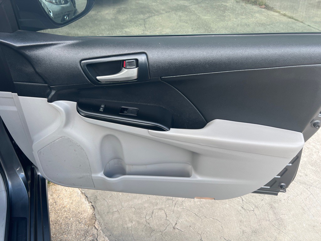 2013 Toyota Camry Image 30