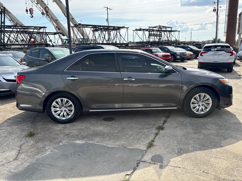 2013 Toyota Camry Image 48
