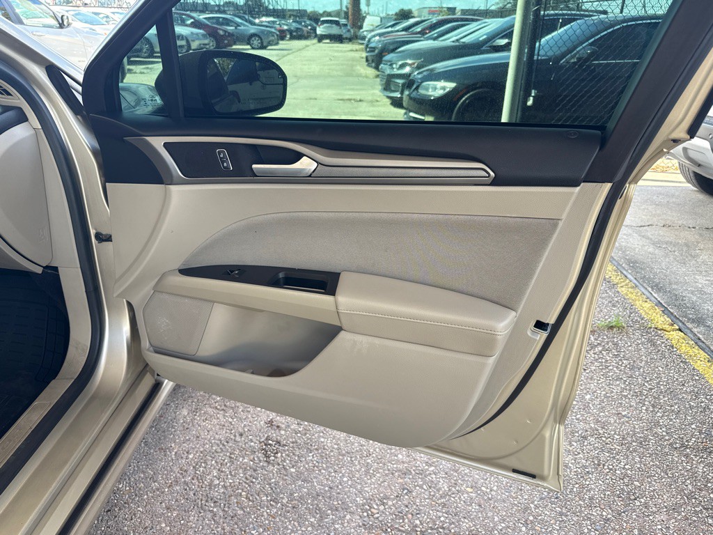 2017 Ford Fusion Image 28