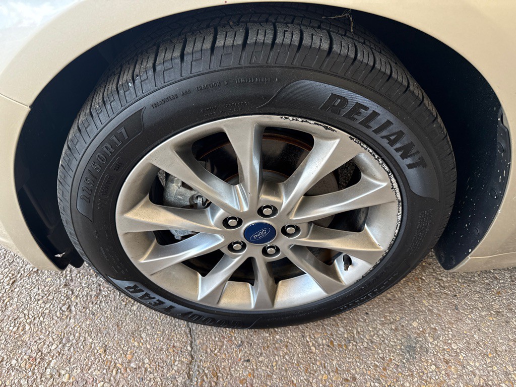 2017 Ford Fusion Image 32