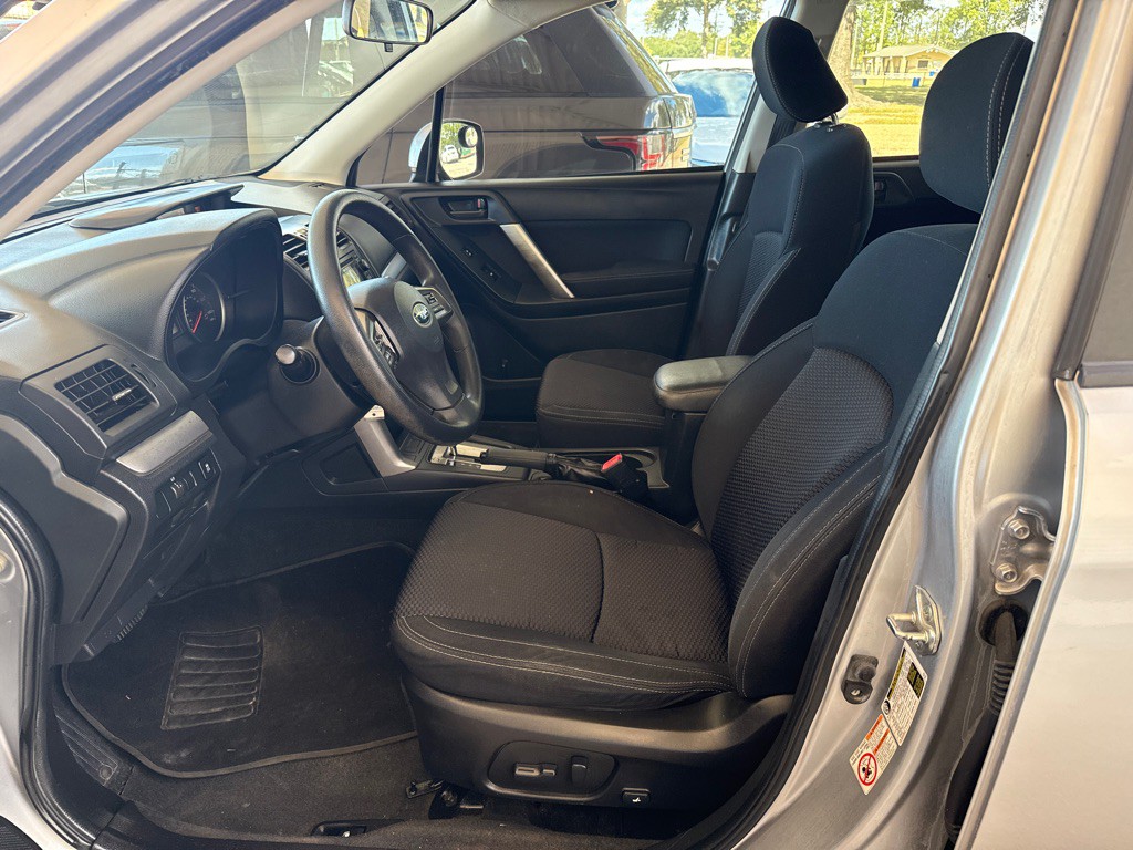 2015 Subaru Forester Image 9