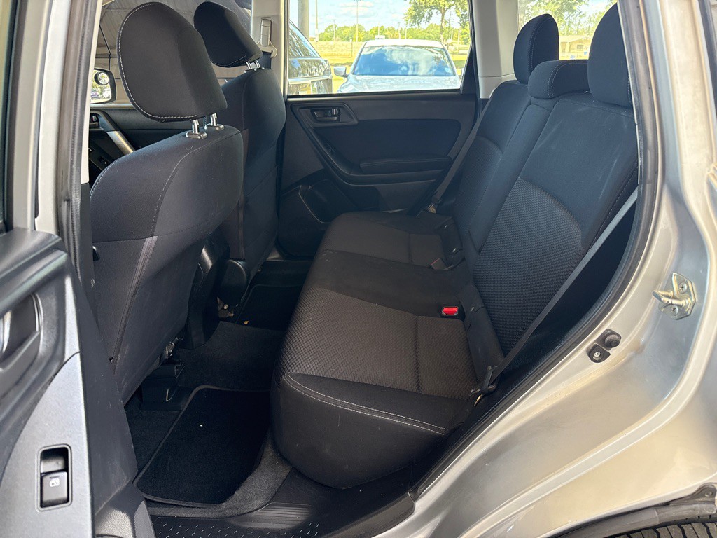2015 Subaru Forester Image 10
