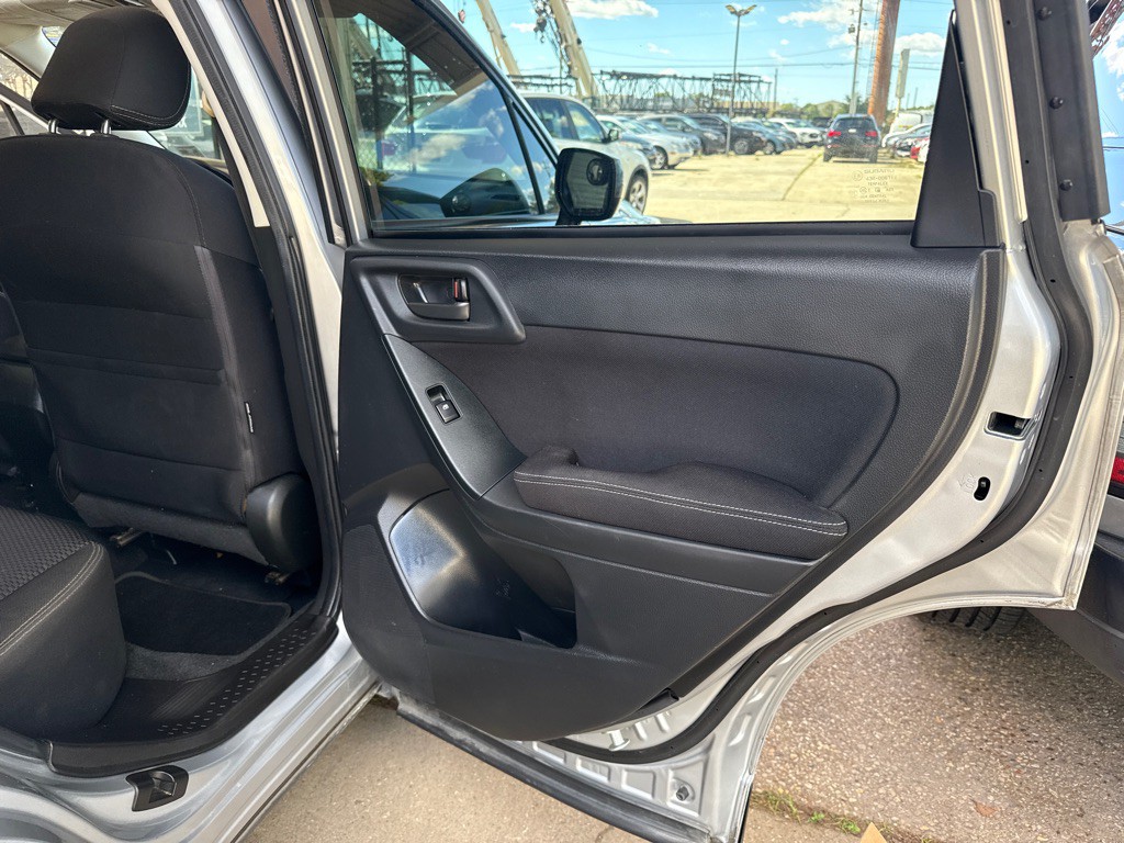 2015 Subaru Forester Image 25