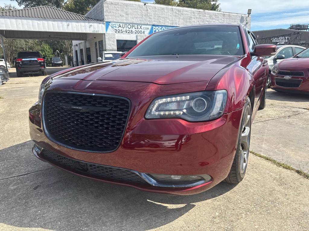 2018 Chrysler 300 Image 2