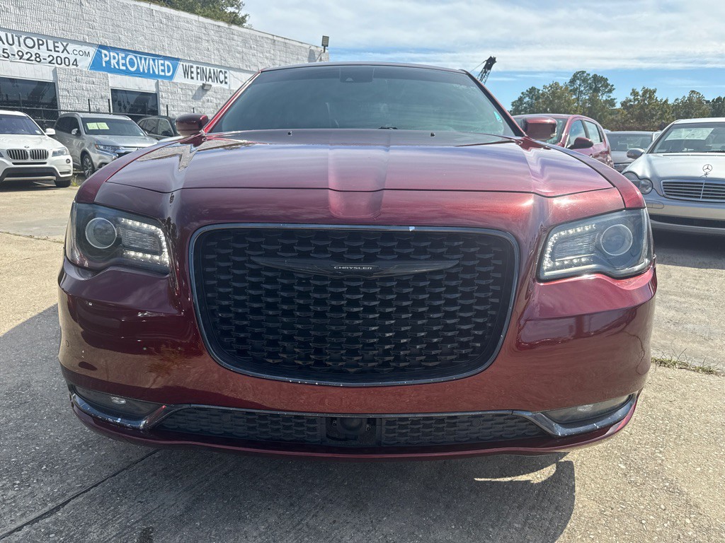2018 Chrysler 300 Image 3