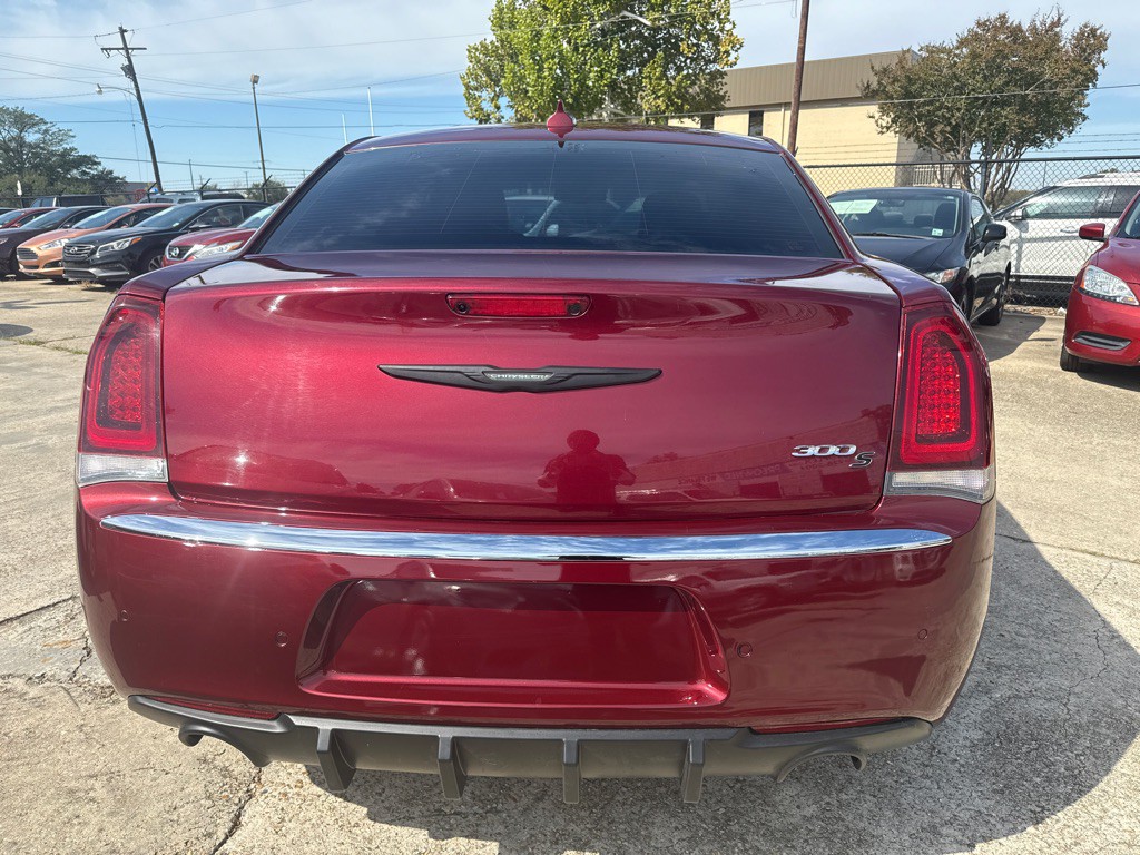 2018 Chrysler 300 Image 7